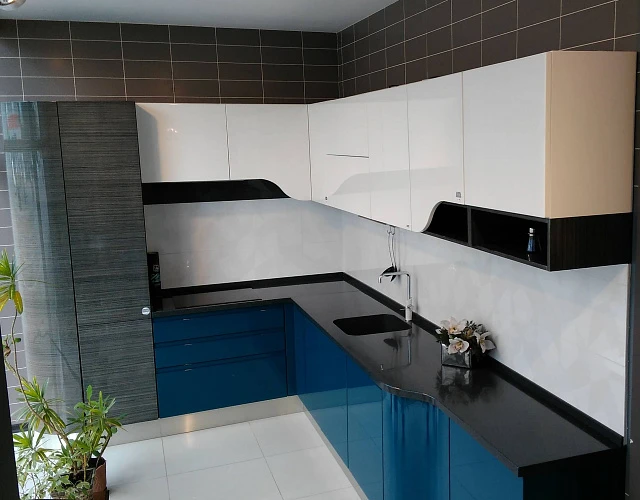 Куханный гарнитур без ручек