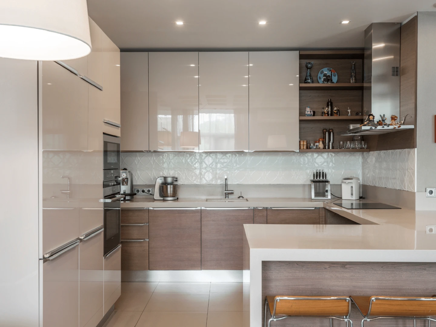 Глянцевые фасады: мифы и реальность - Блог мебельной фабрики АНОНС Глянцевые фасады: мифы и реальность - Блог мебельной фабрики АНОНС