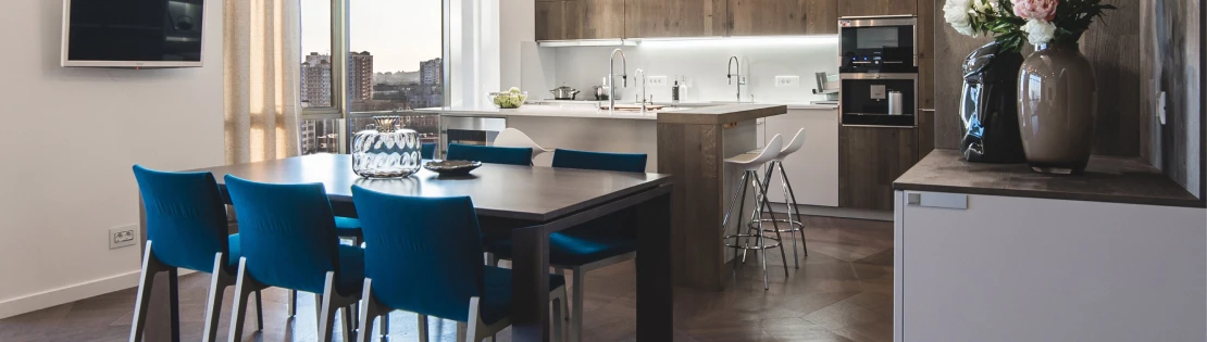 Столовая с раздвижным столом Столовая с раздвижным столом